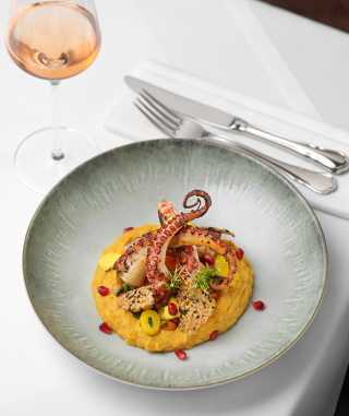 Ellas_Rose-Wein-und-gegrillte-Calamari